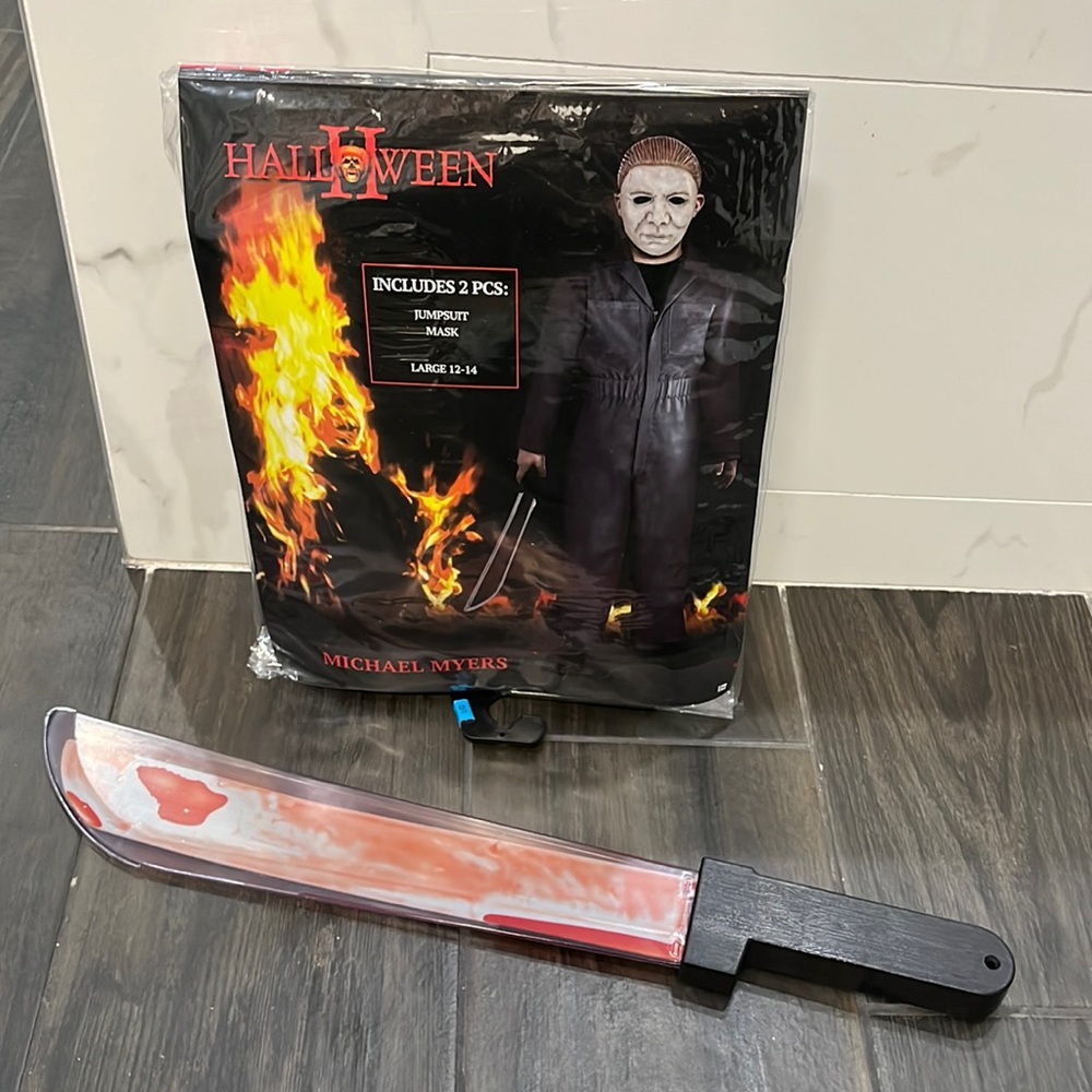 Boys Michael Myers Halloween costume with knife